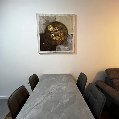 Metropolis Apartment